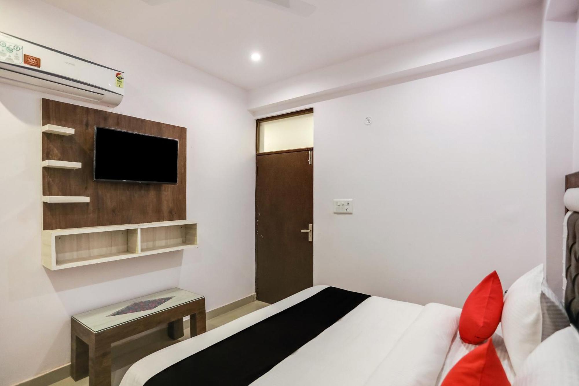 Hotel O Golden Stone Ґазіабад Екстер'єр фото
