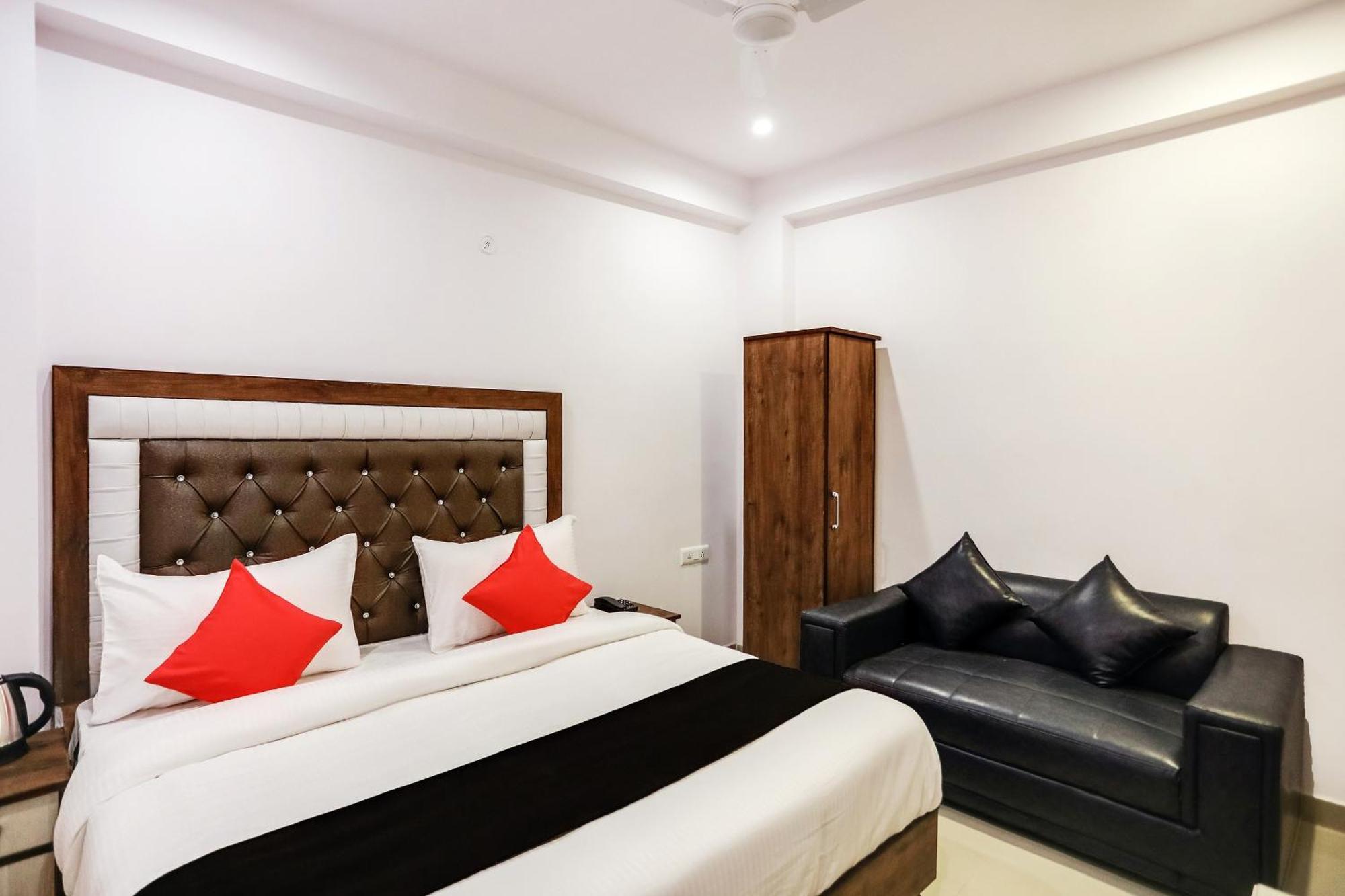 Hotel O Golden Stone Ґазіабад Екстер'єр фото