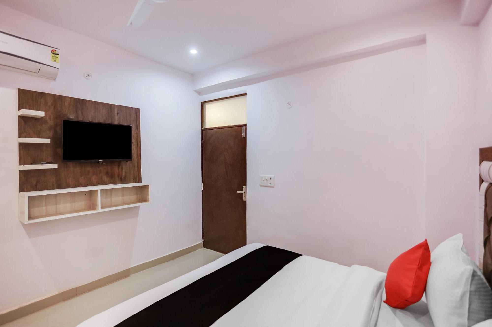 Hotel O Golden Stone Ґазіабад Екстер'єр фото