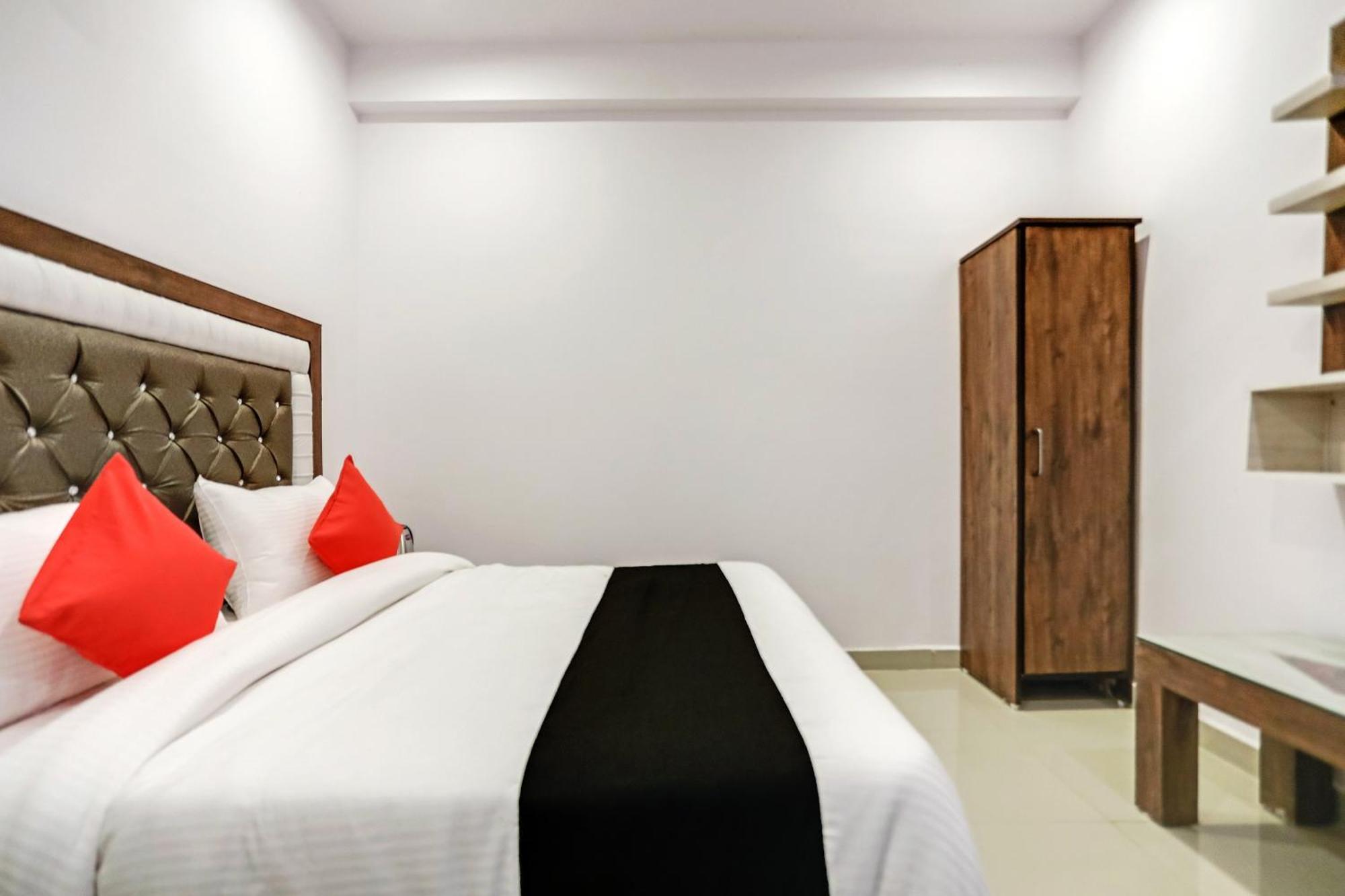 Hotel O Golden Stone Ґазіабад Екстер'єр фото