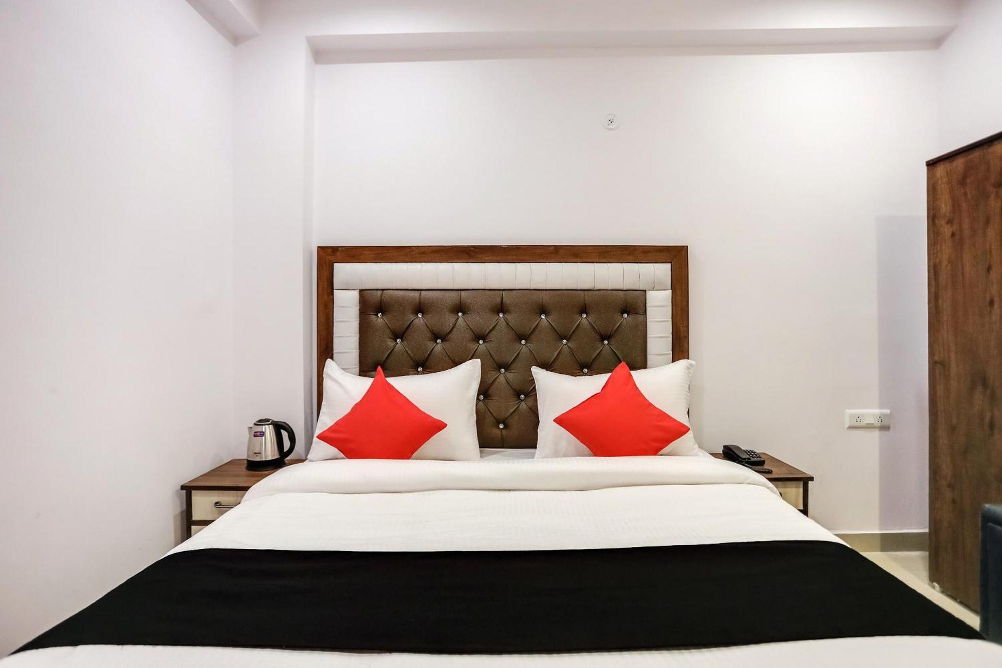 Hotel O Golden Stone Ґазіабад Екстер'єр фото