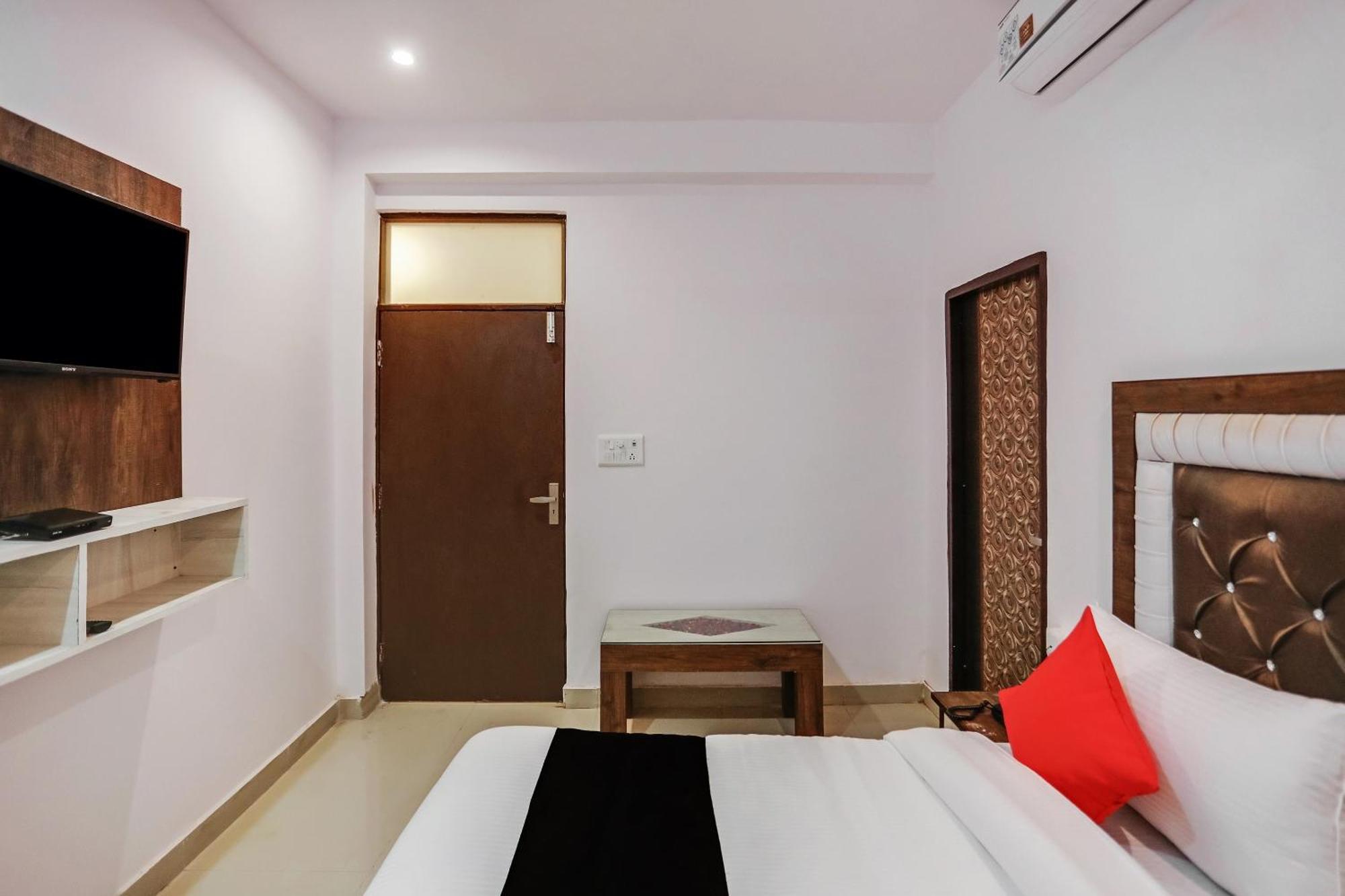 Hotel O Golden Stone Ґазіабад Екстер'єр фото
