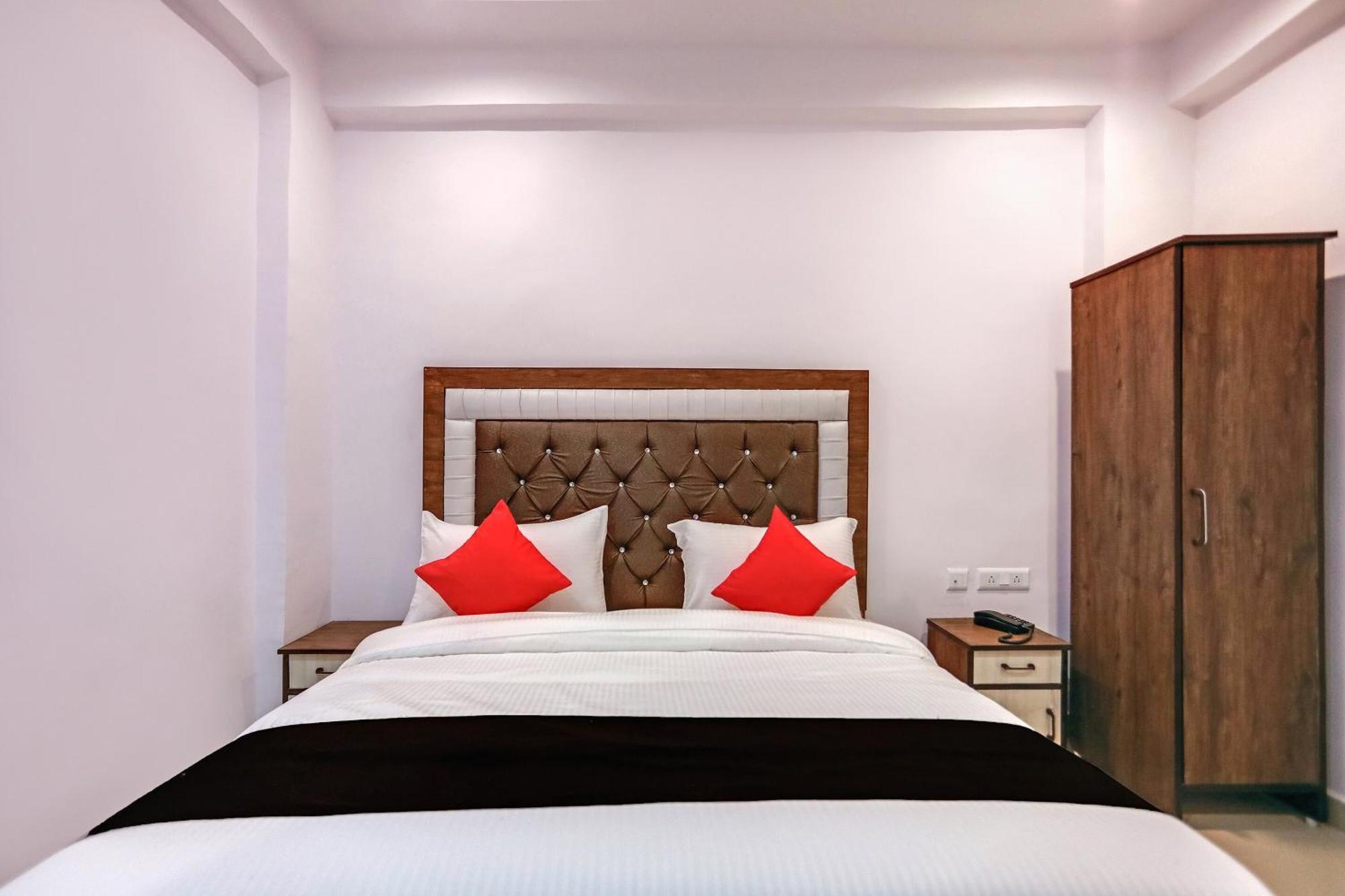 Hotel O Golden Stone Ґазіабад Екстер'єр фото