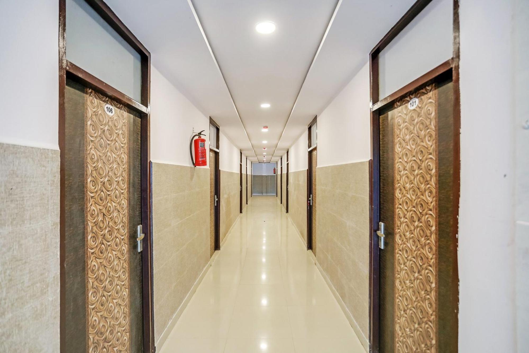 Hotel O Golden Stone Ґазіабад Екстер'єр фото