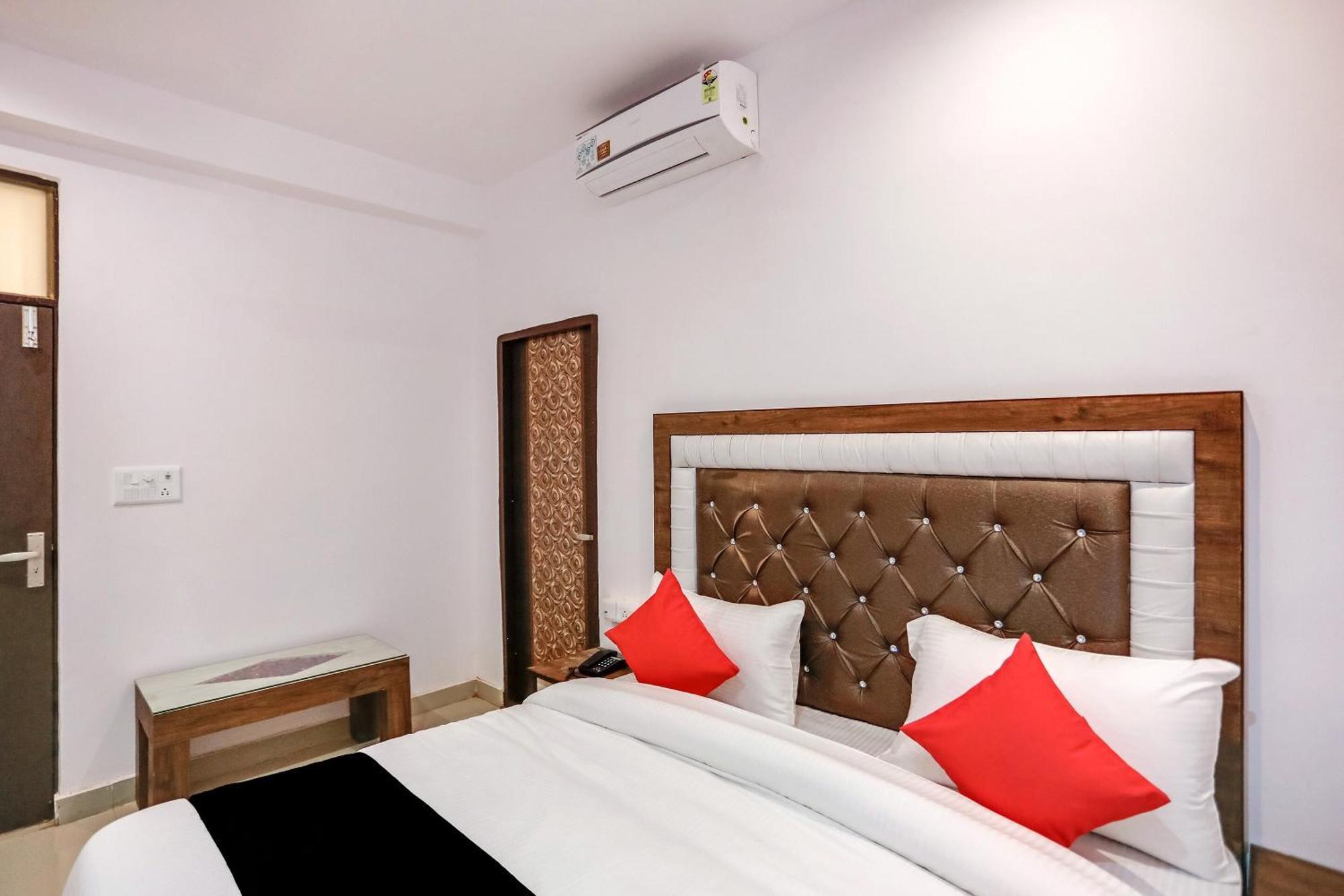 Hotel O Golden Stone Ґазіабад Екстер'єр фото